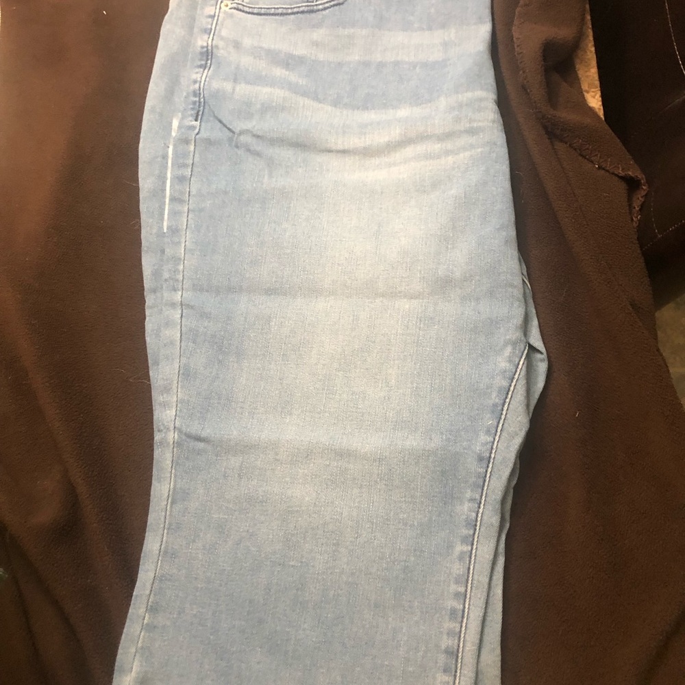 Capris - Picture 4 of 5
